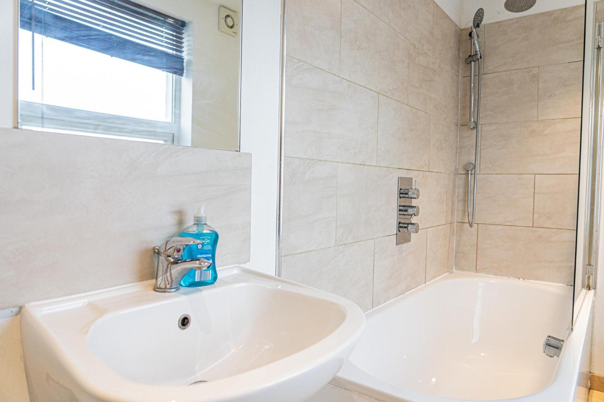 Spacious 2 Bedroom In Hackney Appartement Londres