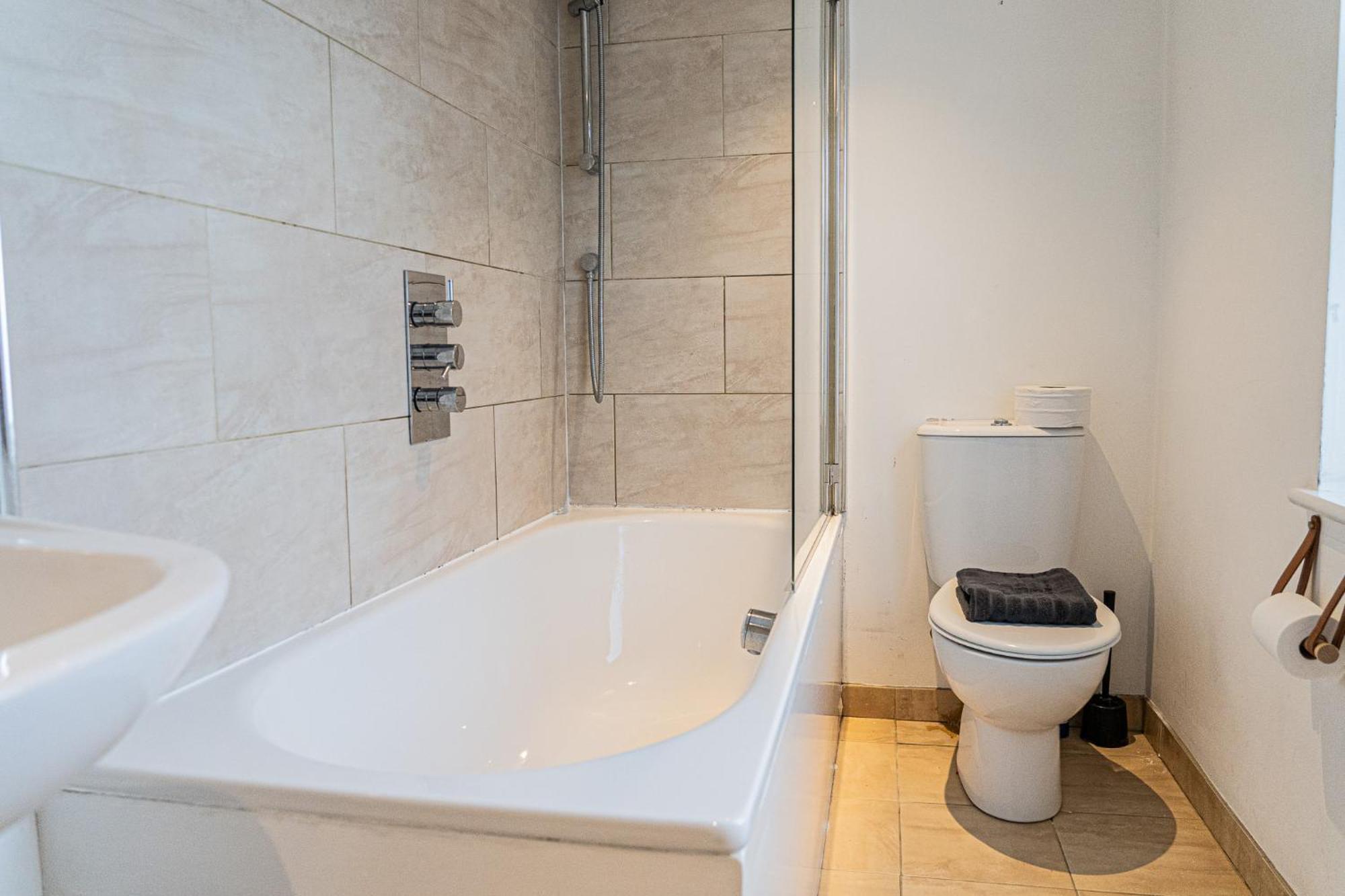 Spacious 2 Bedroom In Hackney Appartement *